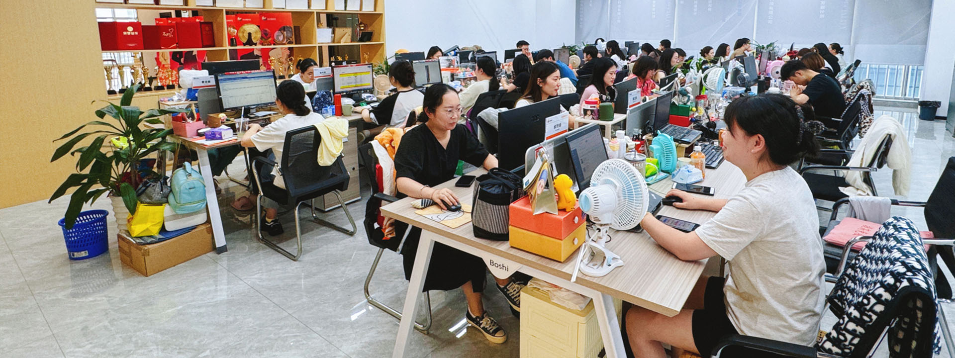 通過實戰(zhàn)案例教學，提高團隊協(xié)作與執(zhí)行能力